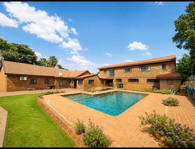 7 BEDROOM HOUSE FOR SALE IN HEUWELOORD